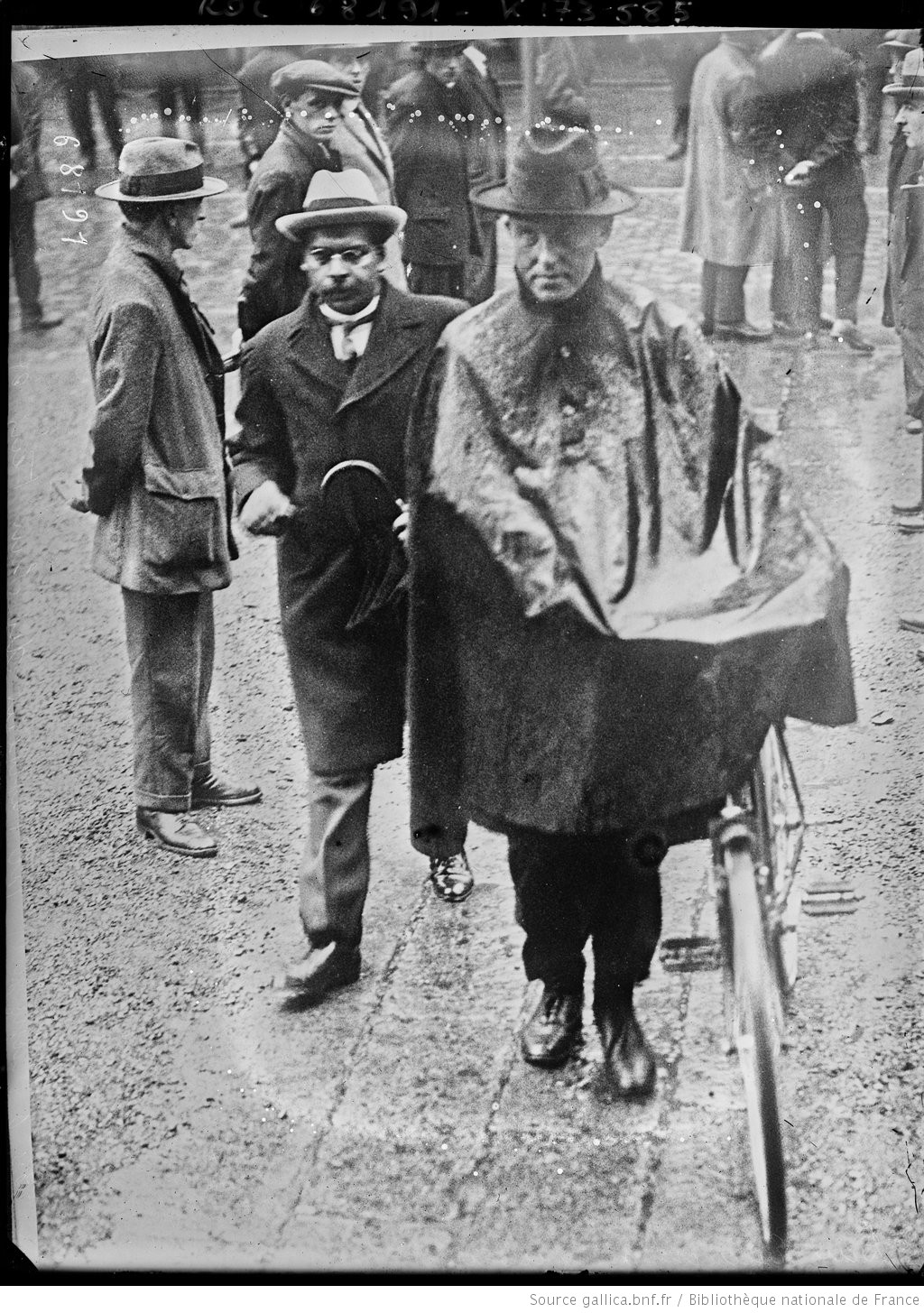 Fr. O'Flanagan at the Dáil in 1921.