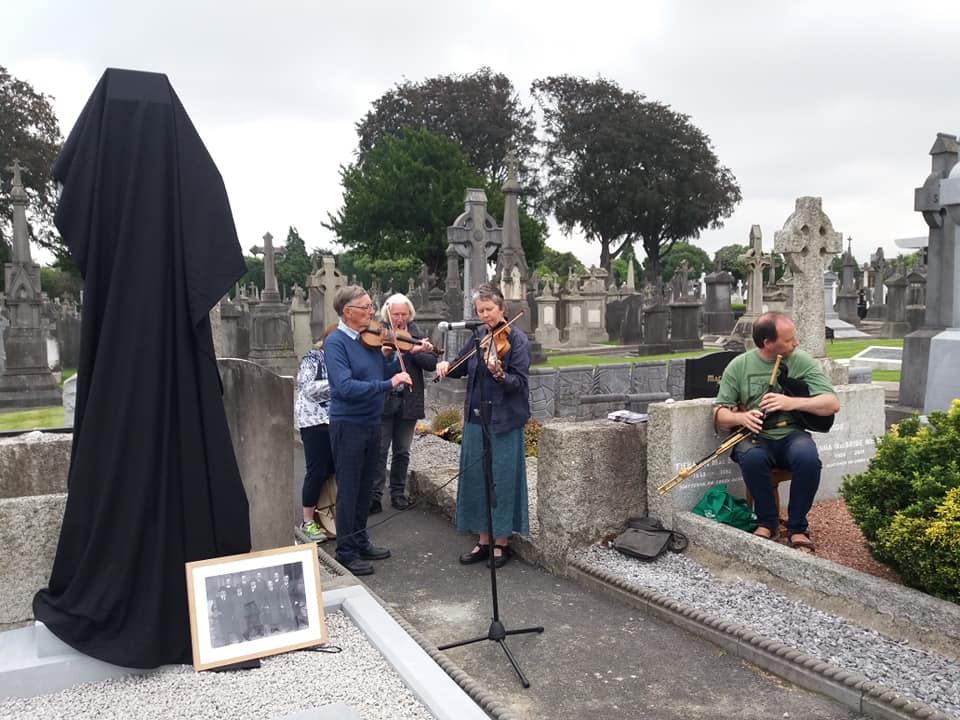 Musicians from the Cliffoney Fr. Michael O'Flanagan memorial Group play the O'Donovan Clan March.