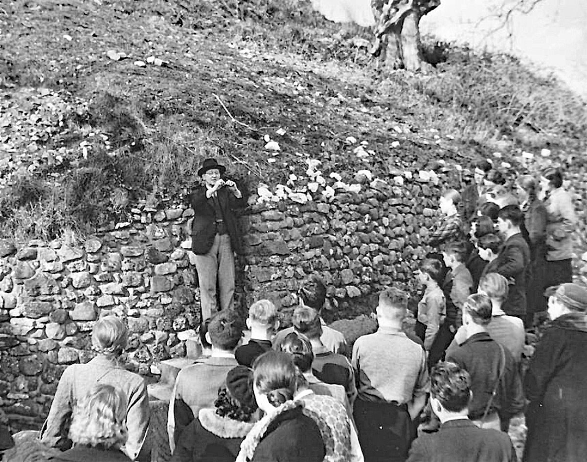 The Irish and English Hitler Youth members on tour at Newgrange with Adolf Mahr, Ireland's leading Nazi, in 1936.