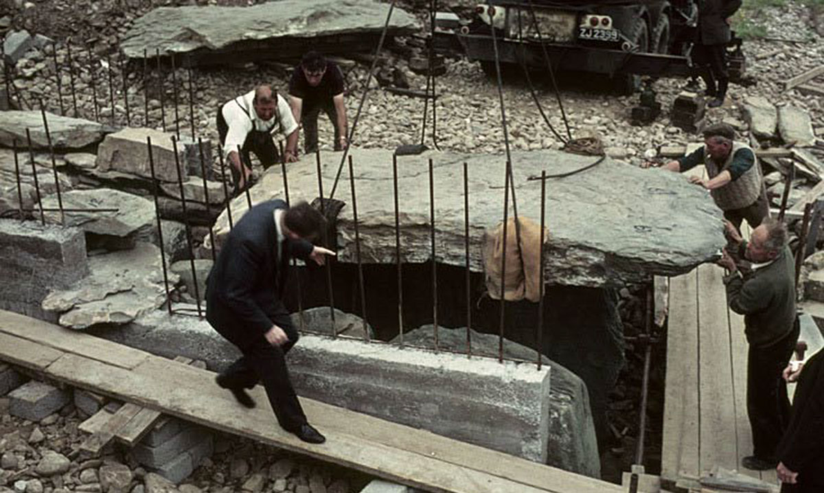 Rebuilding the Roofbox at Newgrange after excavation.