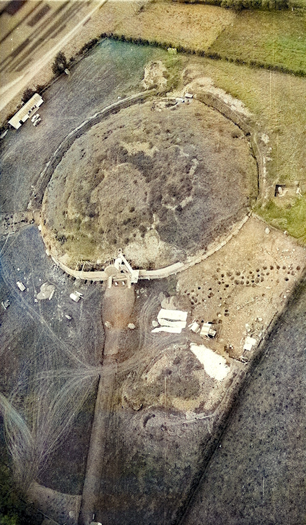  A photo from the excavation of the pit circle demonstrates that the woodhenge pre-dates the great stone circle. Picture © Con Brogan.