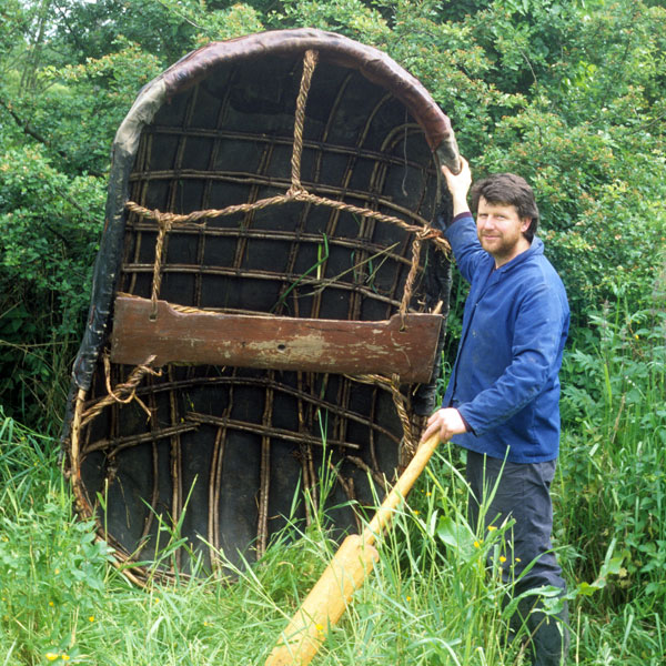 Cliadhbh
        O'Gibne with one of his Boyne river currachs.