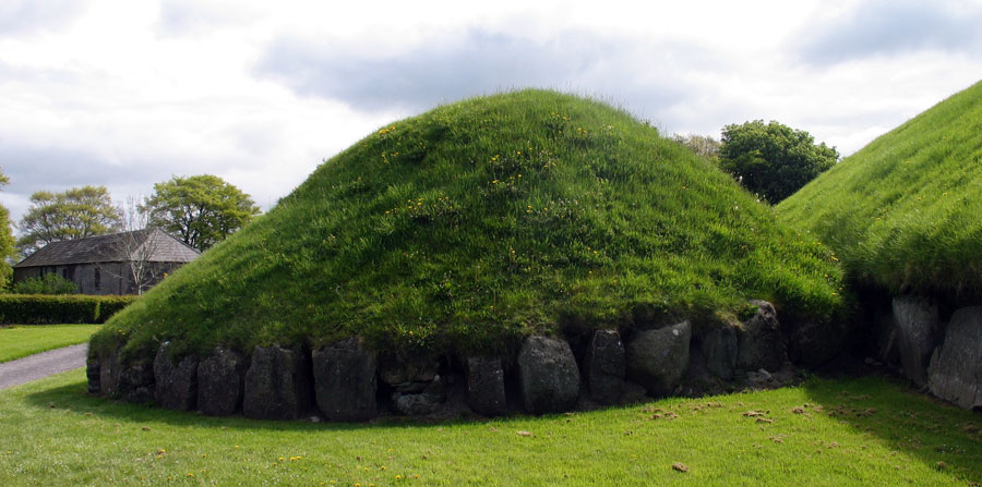 Satellite
        16 at Knowth, which is built right up against the main mound.