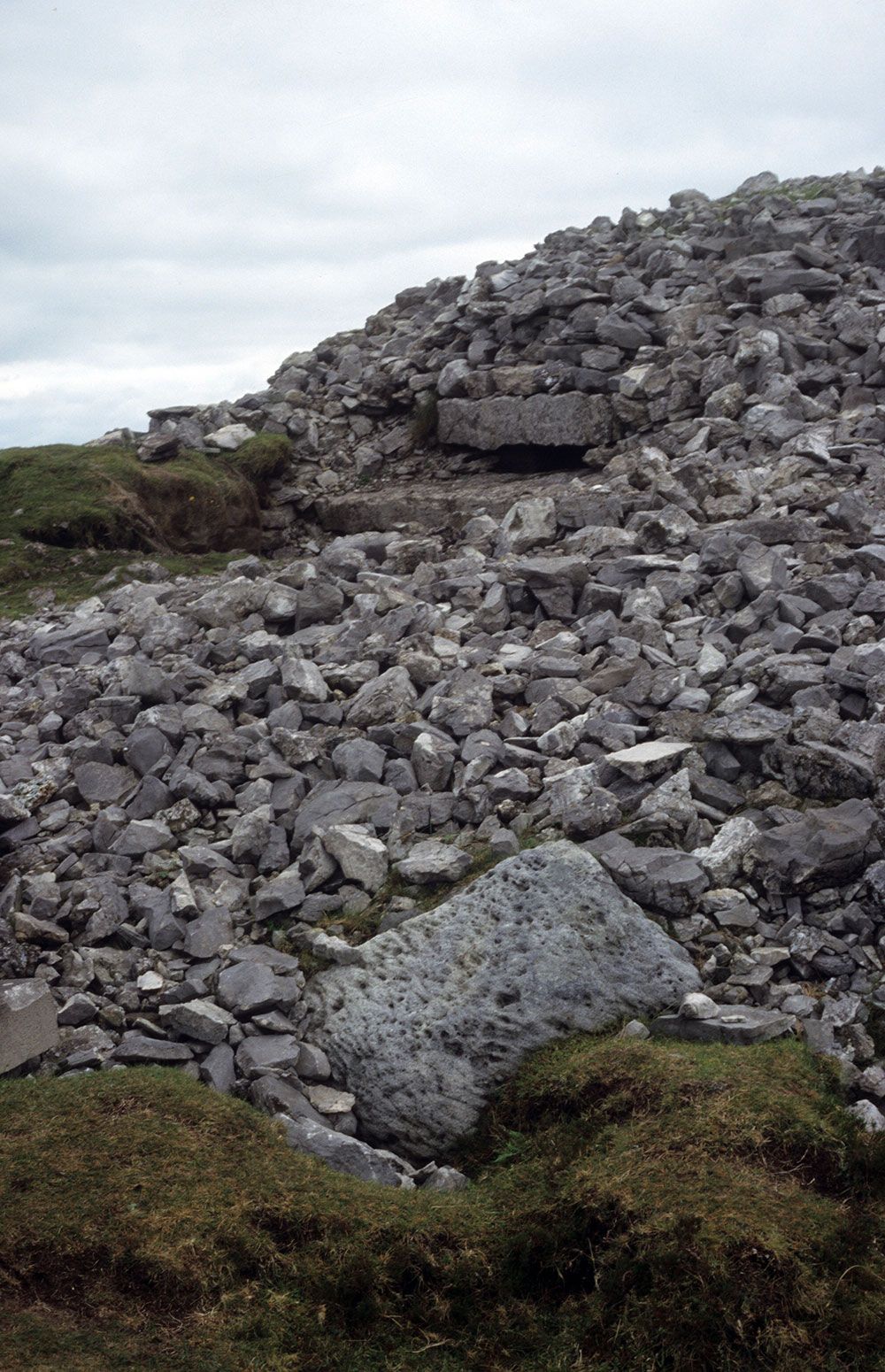 The roofbox and kerbstone at Cairn G.