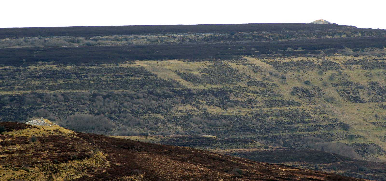 The view from Threen to Kesh Cairn.