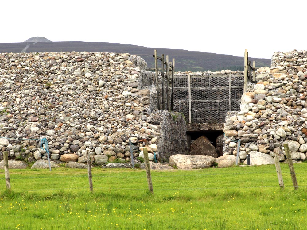 The modern cairn and entrance at Listoghil.