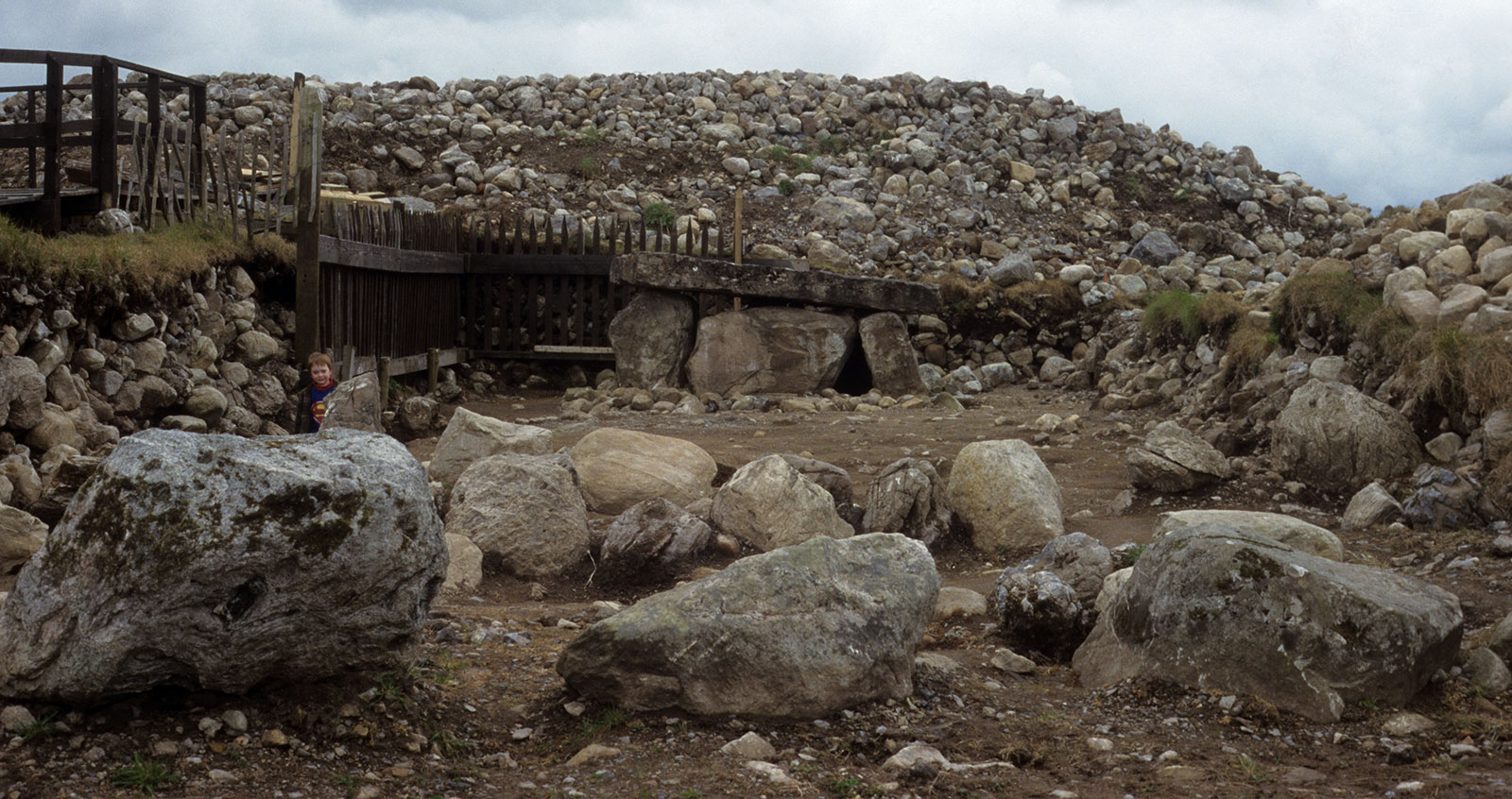The circle and chamber at Listoghil during excavations in 1998.