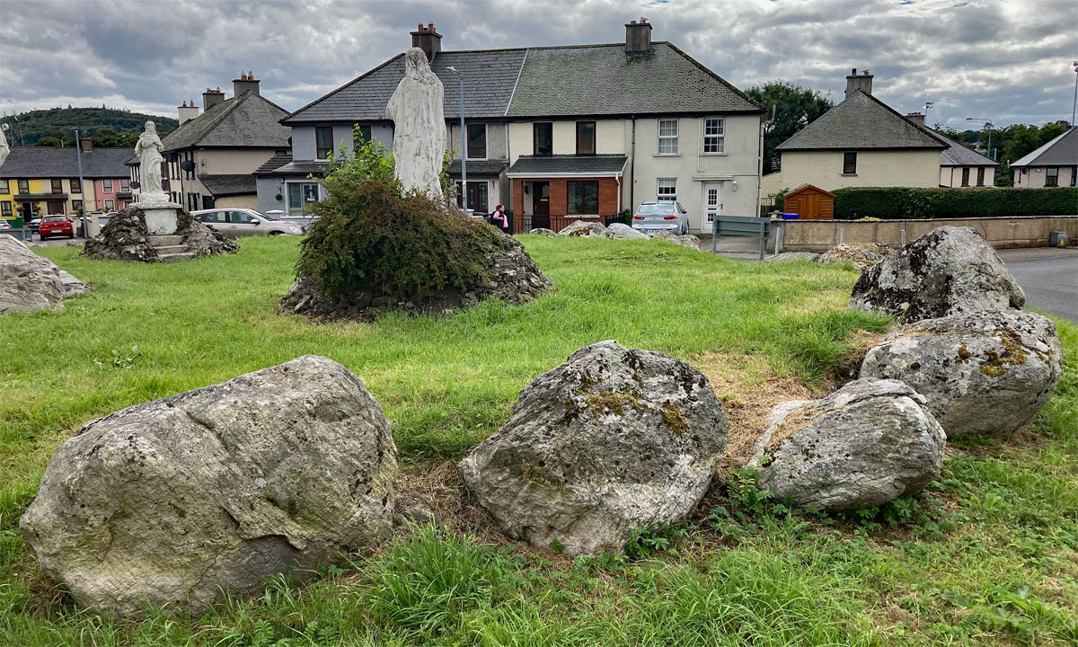 The Christian statues at Abbeyquarter.