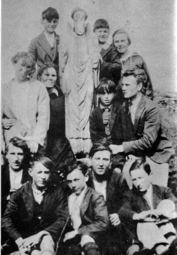 A group of childern from the Island school with the statue of St Molaise in 1926.
