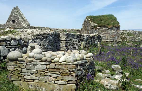 The Clocha Breaca altar .