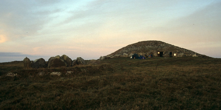 Equinox sunrise at Cairn T.