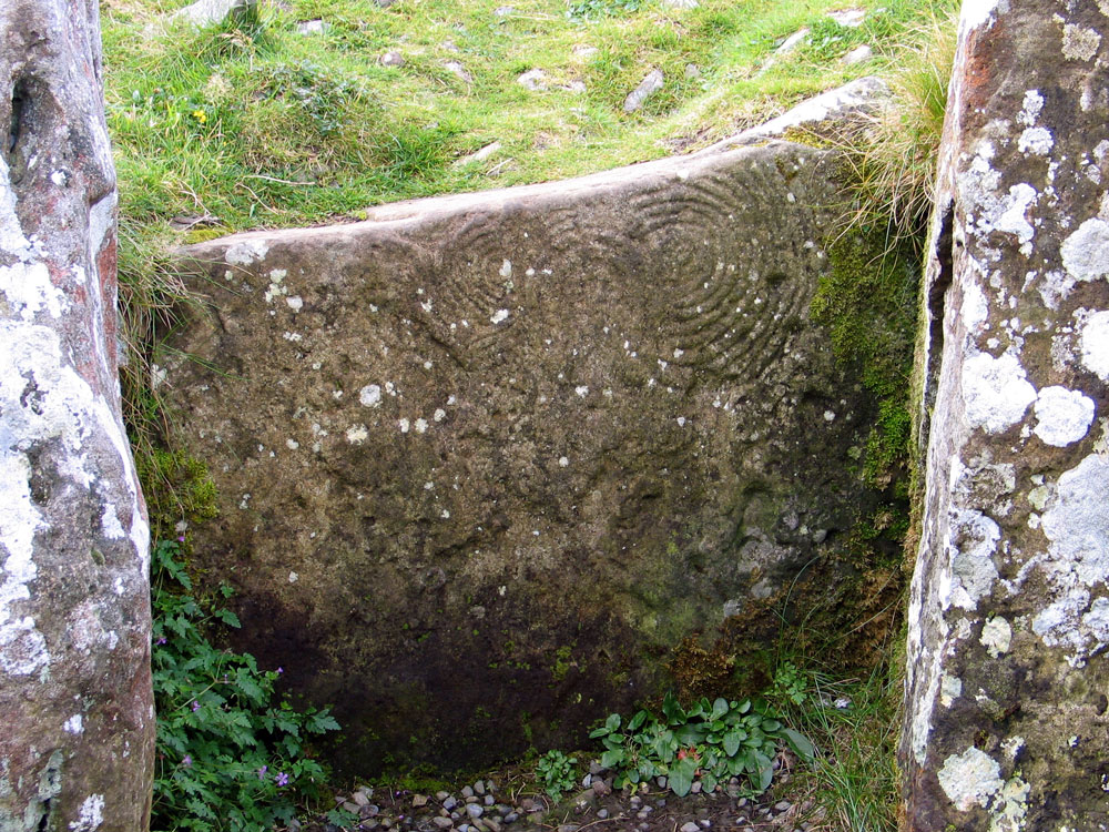 Engraved stone in the right-hand recess of Cairn U.
