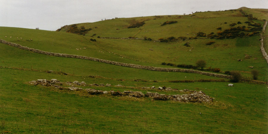 The huge cashel below Carnbane West.