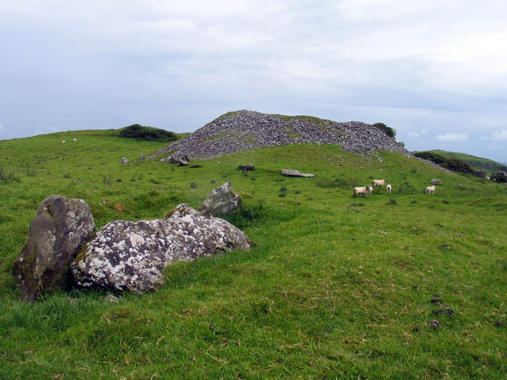 Ruined chamber near Cairn D