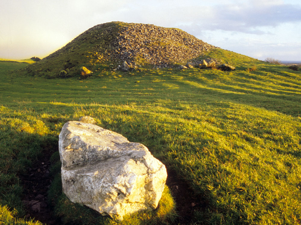 Fallen quartz pillar near Cairn D