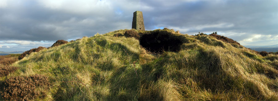The
      cairn on the summit of Croghaun hill, with a collapsed chamber oriented
    towards the southwest.