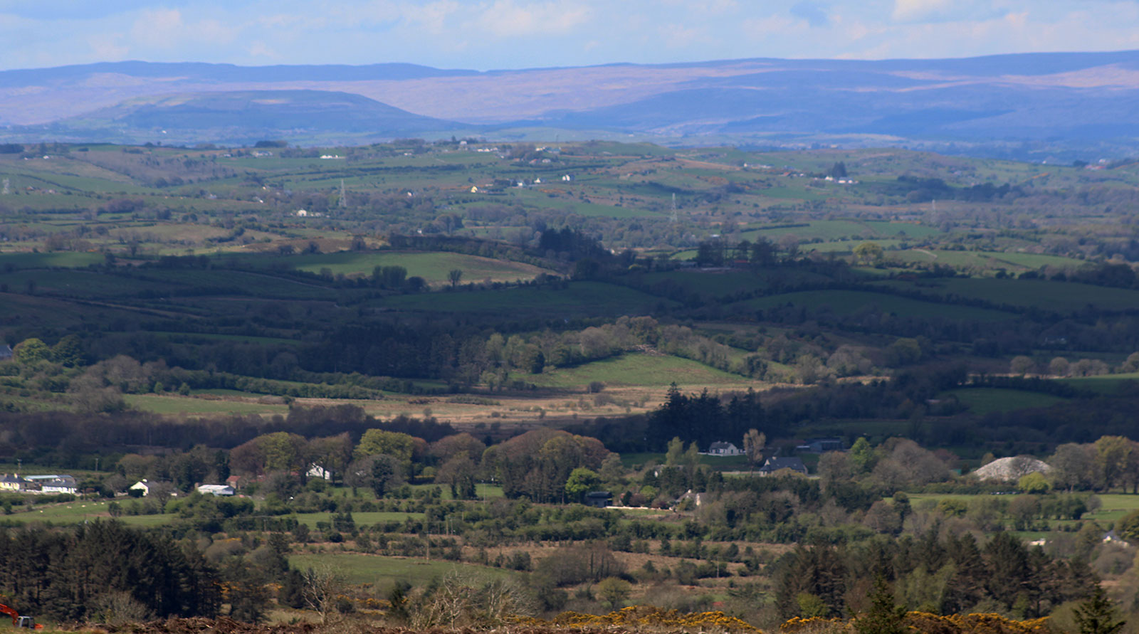 The view to Heapstown cairn and Knocknashee from Shee Lugh.