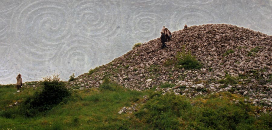 Visitors to Heapstown Cairn in 1995