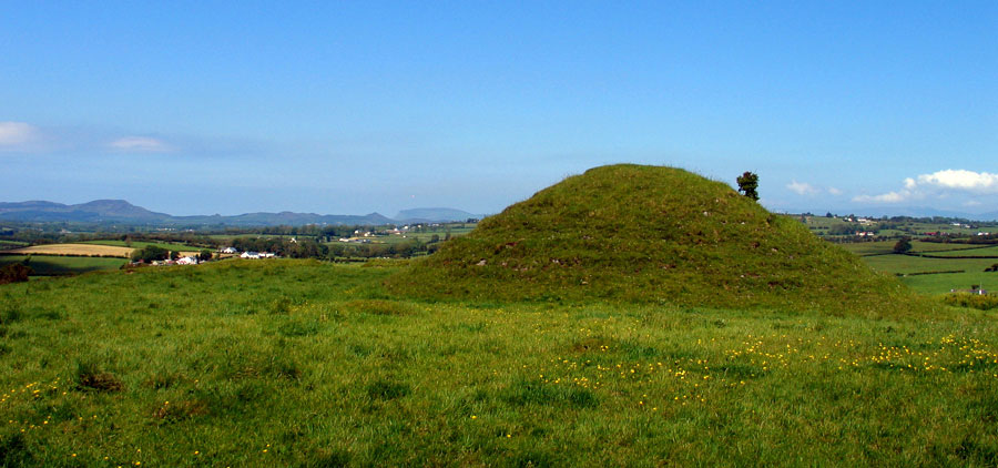 The large   barrow on the summit of Rathdooney Beg