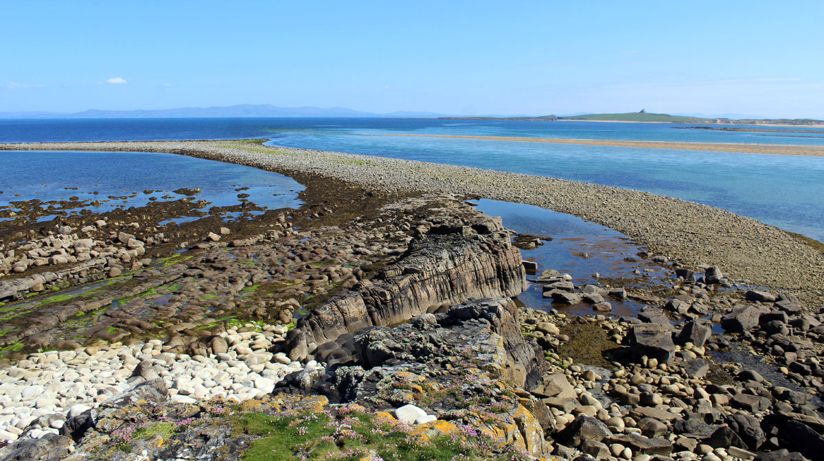 The reefs on the west side of Dernish Island.