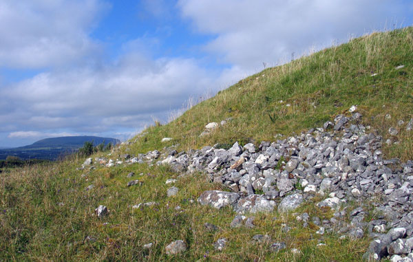 Kerbstones at Carns Hill