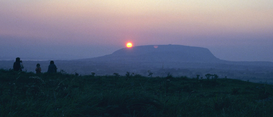 Equinox sunset at Carns Hill, the west cairn.