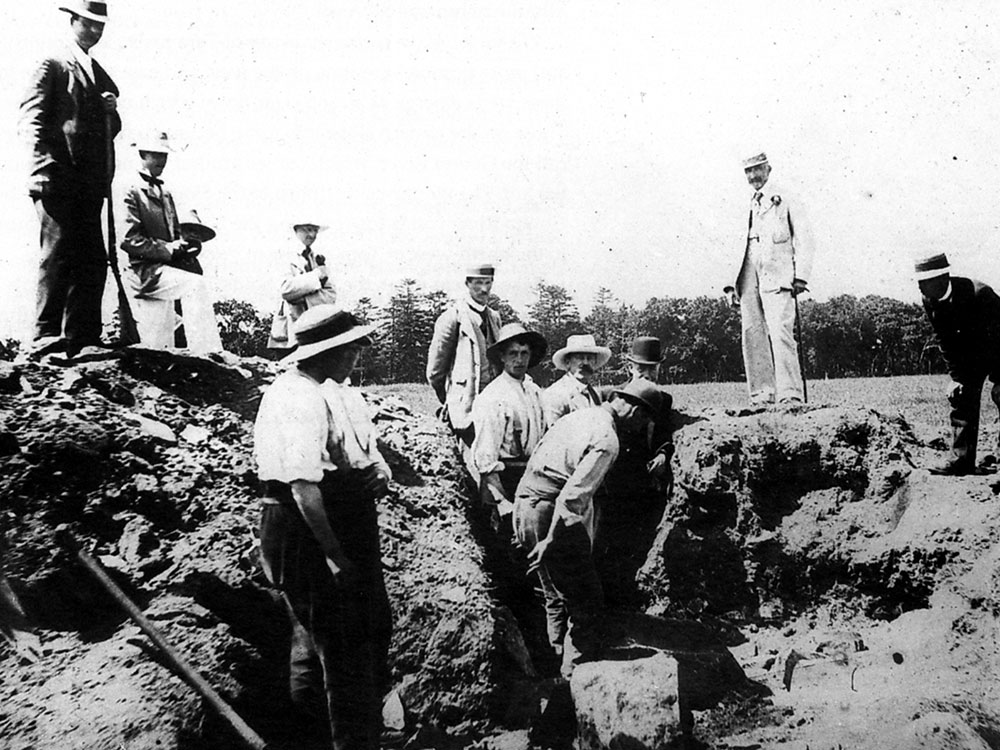 British Israelites   digging
            up the Rath of the Synods in 1899